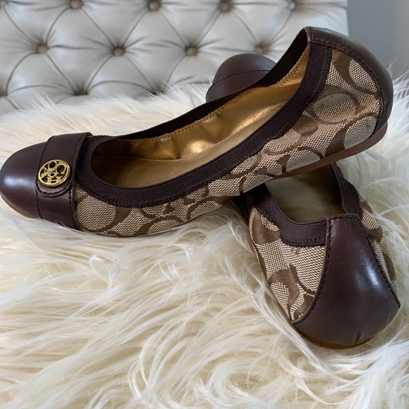 🔥COACH Chelsey Mat Calf Flats Size 6 Color is Chestnut & Khaki🔥 - Picture 7 of 10